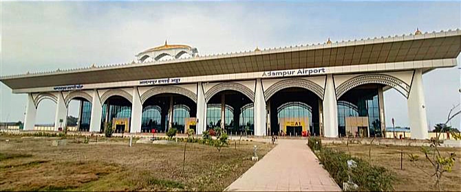 Terminal_building_of_Adampur_Airport,_Jalandhar