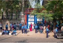 जालंधर के कमिश्नर ने इन सरकारी स्कूलों के बाहर की सख्ती