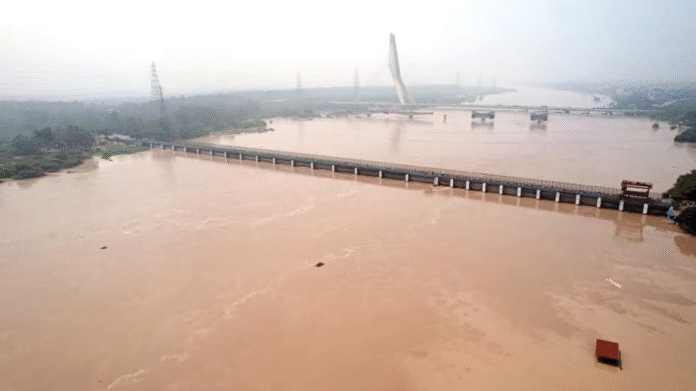 Delhi Yamuna Flood Crisis – Waterlogged streets in Majnu ka Tilla, Geeta Colony and Nigambodh Ghat as Yamuna river crosses danger mark