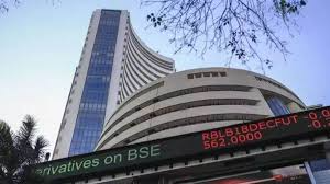 Share Market Today: सेंसेक्स और निफ्टी में उतार-चढ़ाव, Reliance और HCL Tech के शेयरों पर क्यों है दबाव?