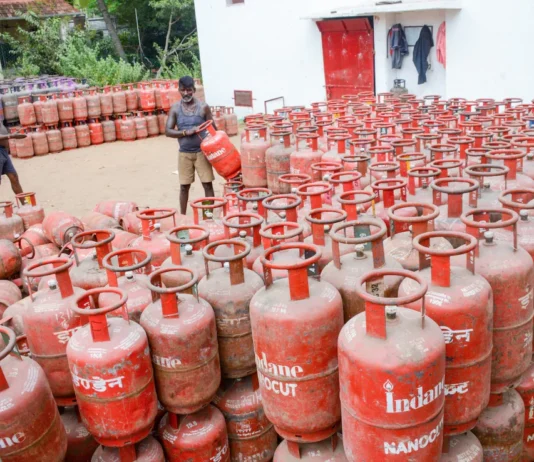 LPG संकट पर सरकार की सफाई: "सप्लाई में कोई कमी नहीं, अफवाहों से बचें"