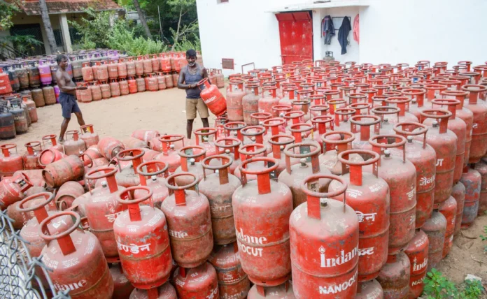 LPG संकट पर सरकार की सफाई: 
