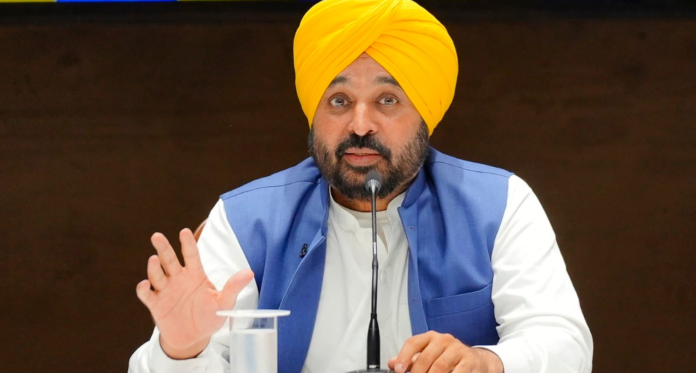 Bhagwant Mann declaring Paddy Schedule 2026 Punjab, Farmers sowing rice in Punjab fields.